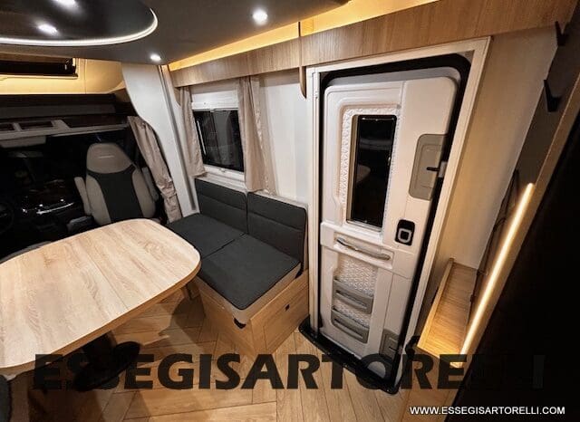 CHAUSSON ETAPE LINE 640 AUTOMATICO 165 CV POWER MY 26 699 CM SEMINTEGRALE BASCULANTE E GARAGE pieno