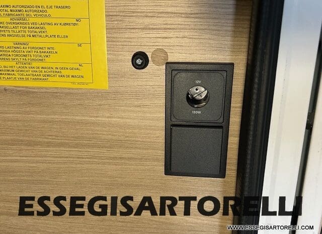 CHAUSSON ETAPE LINE 640 AUTOMATICO 165 CV POWER MY 26 699 CM SEMINTEGRALE BASCULANTE E GARAGE pieno