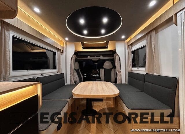 CHAUSSON NEW TITANIUM LINE 640 AUTOMATICO 165 CV 2026 BASCULANTE FULL 639 CM pieno