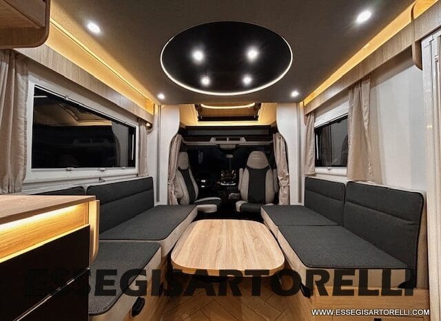 CHAUSSON NEW TITANIUM LINE 640 AUTOMATICO 165 CV 2026 BASCULANTE FULL 639 CM pieno