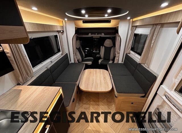 CHAUSSON NEW TITANIUM LINE 640 AUTOMATICO 165 CV 2026 BASCULANTE FULL 639 CM pieno