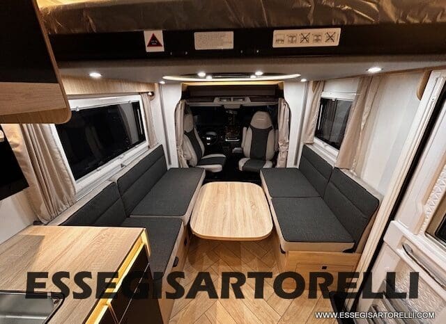 CHAUSSON NEW TITANIUM LINE 640 AUTOMATICO 165 CV 2026 BASCULANTE FULL 639 CM pieno