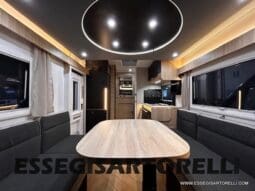 CHAUSSON NEW TITANIUM LINE 640 AUTOMATICO 165 CV 2026 BASCULANTE FULL 639 CM pieno