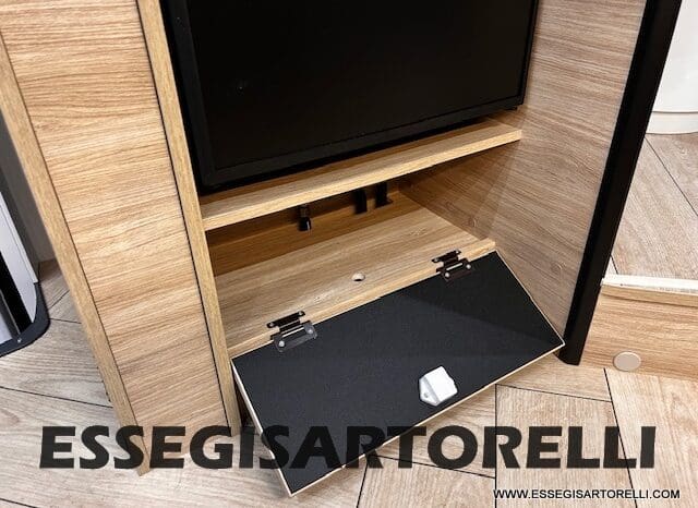 CHAUSSON NEW TITANIUM LINE 640 AUTOMATICO 165 CV 2026 BASCULANTE FULL 639 CM pieno