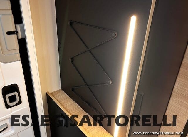 CHAUSSON NEW TITANIUM LINE 640 AUTOMATICO 165 CV 2026 BASCULANTE FULL 639 CM pieno