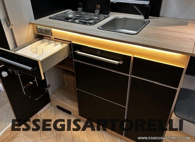 CHAUSSON NEW TITANIUM LINE 640 AUTOMATICO 165 CV 2026 BASCULANTE FULL 639 CM pieno