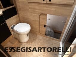 CHAUSSON NEW TITANIUM LINE 640 AUTOMATICO 165 CV 2026 BASCULANTE FULL 639 CM pieno