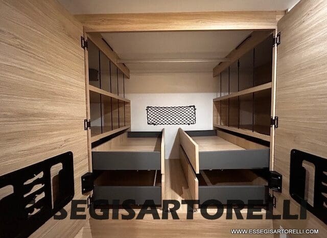 CHAUSSON NEW TITANIUM LINE 640 AUTOMATICO 165 CV 2026 BASCULANTE FULL 639 CM pieno