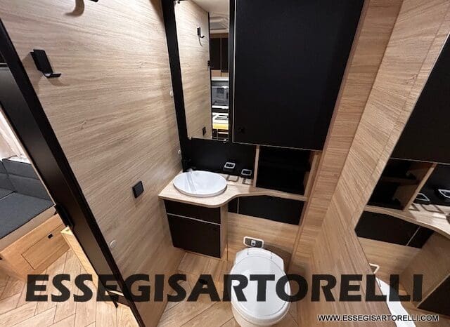 CHAUSSON NEW TITANIUM LINE 640 AUTOMATICO 165 CV 2026 BASCULANTE FULL 639 CM pieno