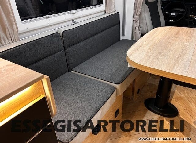 CHAUSSON NEW TITANIUM LINE 640 AUTOMATICO 165 CV 2026 BASCULANTE FULL 639 CM pieno