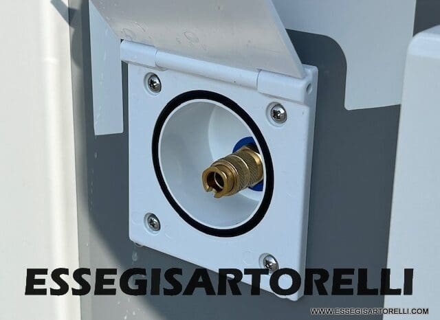 CHAUSSON NEW TITANIUM LINE 640 AUTOMATICO 165 CV 2026 BASCULANTE FULL 639 CM pieno