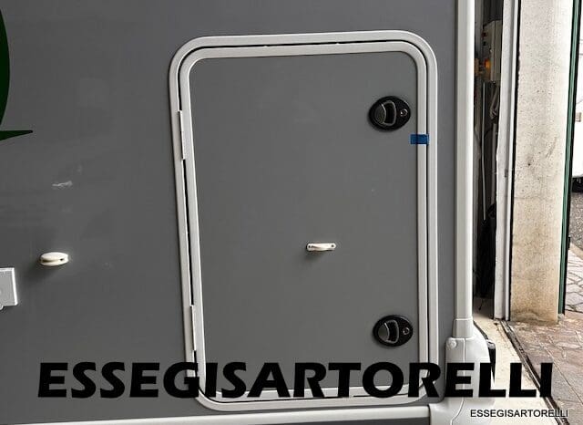 CHAUSSON NEW TITANIUM LINE 627 GARAGE E BASCULANTE 699 cm 165 CV POWER 2026 pieno