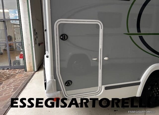 CHAUSSON NEW TITANIUM LINE 627 GARAGE E BASCULANTE 699 cm 165 CV POWER 2026 pieno