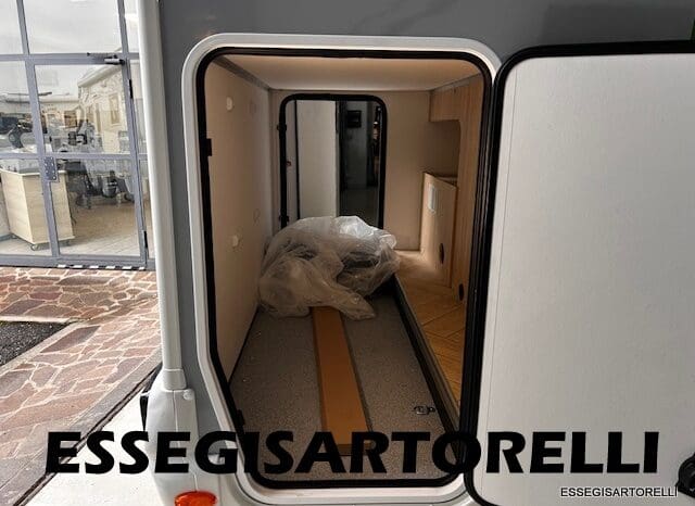 CHAUSSON NEW TITANIUM LINE 627 GARAGE E BASCULANTE 699 cm 165 CV POWER 2026 pieno