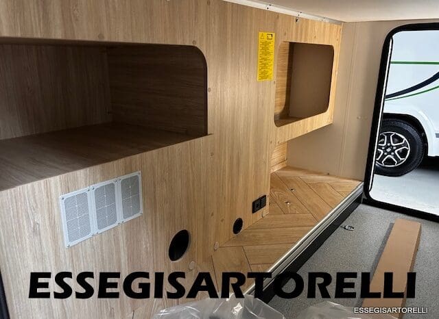 CHAUSSON NEW TITANIUM LINE 627 GARAGE E BASCULANTE 699 cm 165 CV POWER 2026 pieno