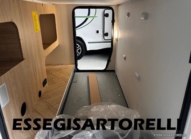 CHAUSSON NEW TITANIUM LINE 627 GARAGE E BASCULANTE 699 cm 165 CV POWER 2026 pieno