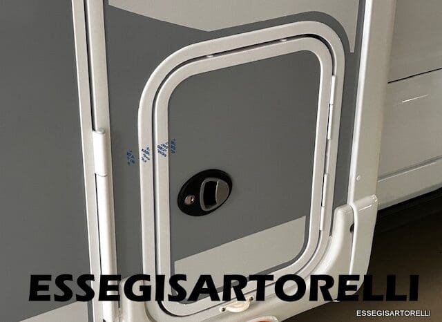 CHAUSSON NEW TITANIUM LINE 627 GARAGE E BASCULANTE 699 cm 165 CV POWER 2026 pieno