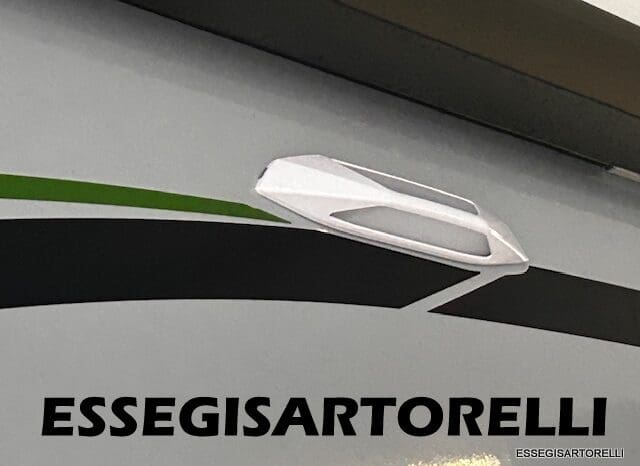 CHAUSSON NEW TITANIUM LINE 627 GARAGE E BASCULANTE 699 cm 165 CV POWER 2026 pieno