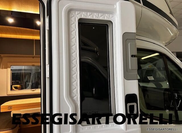 CHAUSSON NEW TITANIUM LINE 627 GARAGE E BASCULANTE 699 cm 165 CV POWER 2026 pieno