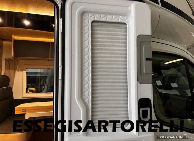 CHAUSSON NEW TITANIUM LINE 627 GARAGE E BASCULANTE 699 cm 165 CV POWER 2026 pieno