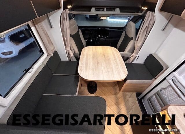 CHAUSSON NEW TITANIUM LINE 627 GARAGE E BASCULANTE 699 cm 165 CV POWER 2026 pieno