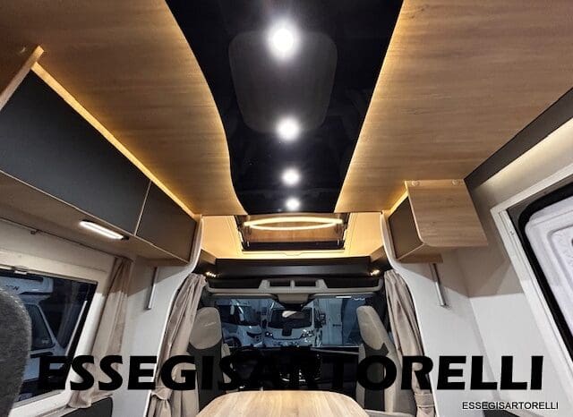 CHAUSSON NEW TITANIUM LINE 627 GARAGE E BASCULANTE 699 cm 165 CV POWER 2026 pieno