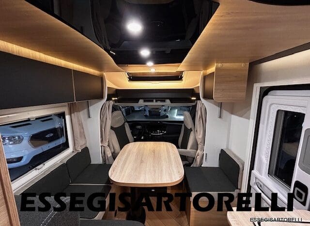 CHAUSSON NEW TITANIUM LINE 627 GARAGE E BASCULANTE 699 cm 165 CV POWER 2026 pieno