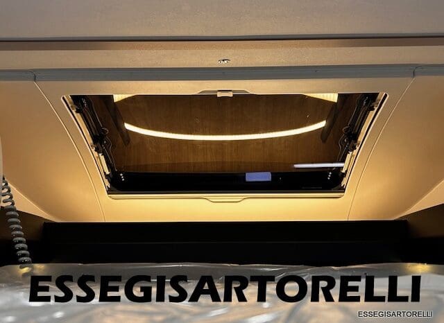 CHAUSSON NEW TITANIUM LINE 627 GARAGE E BASCULANTE 699 cm 165 CV POWER 2026 pieno