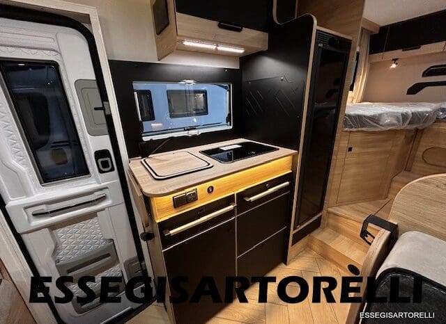 CHAUSSON NEW TITANIUM LINE 627 GARAGE E BASCULANTE 699 cm 165 CV POWER 2026 pieno