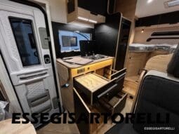 CHAUSSON NEW TITANIUM LINE 627 GARAGE E BASCULANTE 699 cm 165 CV POWER 2026 pieno