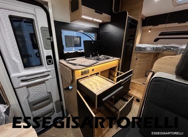 CHAUSSON NEW TITANIUM LINE 627 GARAGE E BASCULANTE 699 cm 165 CV POWER 2026 pieno