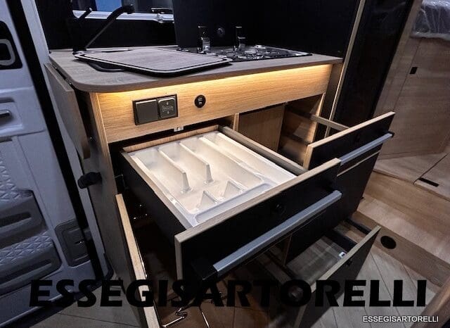 CHAUSSON NEW TITANIUM LINE 627 GARAGE E BASCULANTE 699 cm 165 CV POWER 2026 pieno