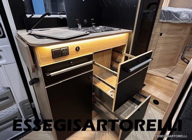 CHAUSSON NEW TITANIUM LINE 627 GARAGE E BASCULANTE 699 cm 165 CV POWER 2026 pieno