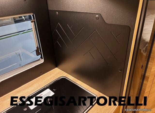 CHAUSSON NEW TITANIUM LINE 627 GARAGE E BASCULANTE 699 cm 165 CV POWER 2026 pieno