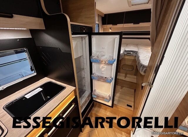 CHAUSSON NEW TITANIUM LINE 627 GARAGE E BASCULANTE 699 cm 165 CV POWER 2026 pieno