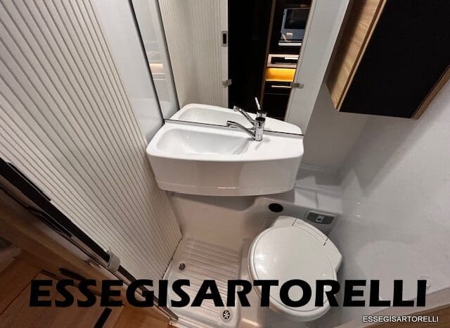 CHAUSSON NEW TITANIUM LINE 627 GARAGE E BASCULANTE 699 cm 165 CV POWER 2026 pieno