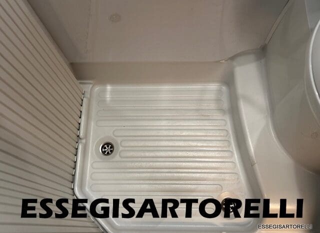 CHAUSSON NEW TITANIUM LINE 627 GARAGE E BASCULANTE 699 cm 165 CV POWER 2026 pieno