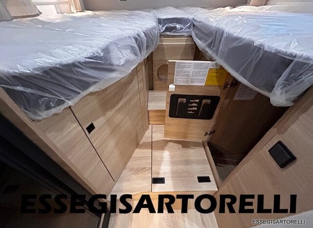 CHAUSSON NEW TITANIUM LINE 627 GARAGE E BASCULANTE 699 cm 165 CV POWER 2026 pieno