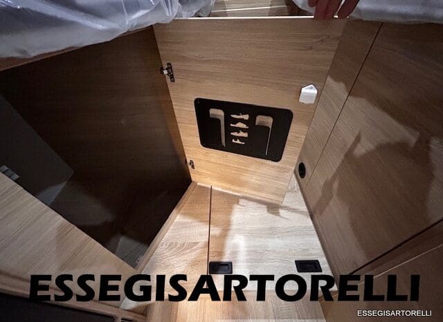 CHAUSSON NEW TITANIUM LINE 627 GARAGE E BASCULANTE 699 cm 165 CV POWER 2026 pieno