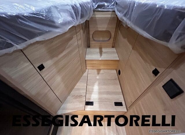 CHAUSSON NEW TITANIUM LINE 627 GARAGE E BASCULANTE 699 cm 165 CV POWER 2026 pieno