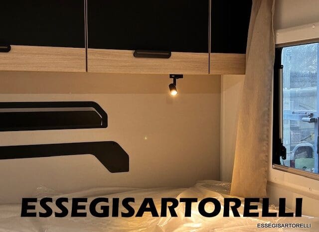 CHAUSSON NEW TITANIUM LINE 627 GARAGE E BASCULANTE 699 cm 165 CV POWER 2026 pieno