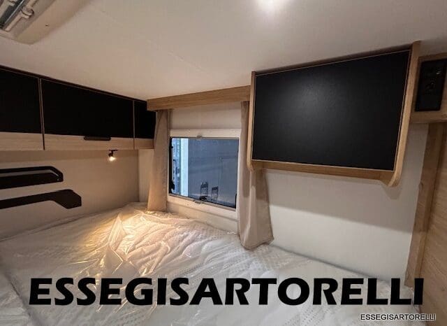 CHAUSSON NEW TITANIUM LINE 627 GARAGE E BASCULANTE 699 cm 165 CV POWER 2026 pieno