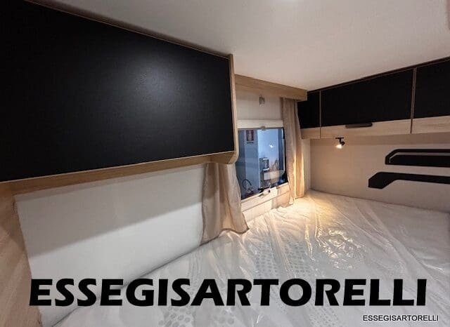 CHAUSSON NEW TITANIUM LINE 627 GARAGE E BASCULANTE 699 cm 165 CV POWER 2026 pieno