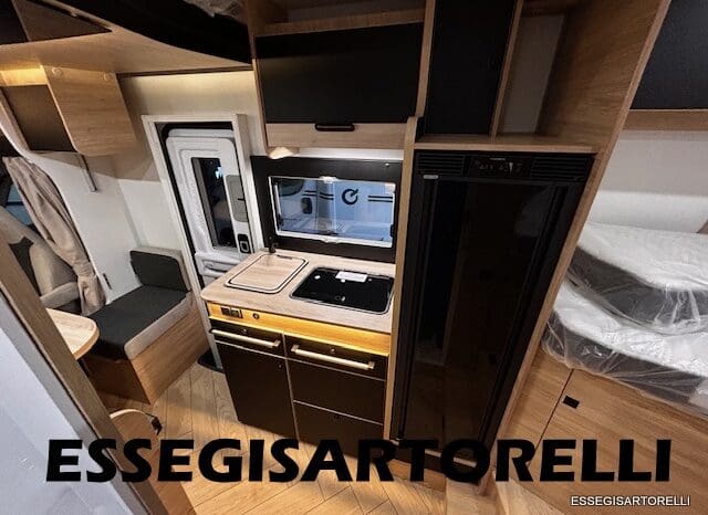 CHAUSSON NEW TITANIUM LINE 627 GARAGE E BASCULANTE 699 cm 165 CV POWER 2026 pieno