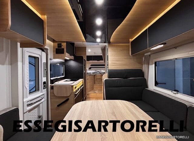 CHAUSSON NEW TITANIUM LINE 627 GARAGE E BASCULANTE 699 cm 165 CV POWER 2026 pieno