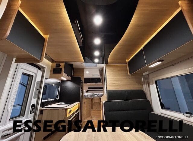 CHAUSSON NEW TITANIUM LINE 627 GARAGE E BASCULANTE 699 cm 165 CV POWER 2026 pieno