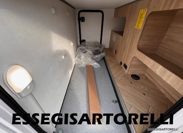 CHAUSSON NEW TITANIUM LINE 627 GARAGE E BASCULANTE 699 cm 165 CV POWER 2026 pieno