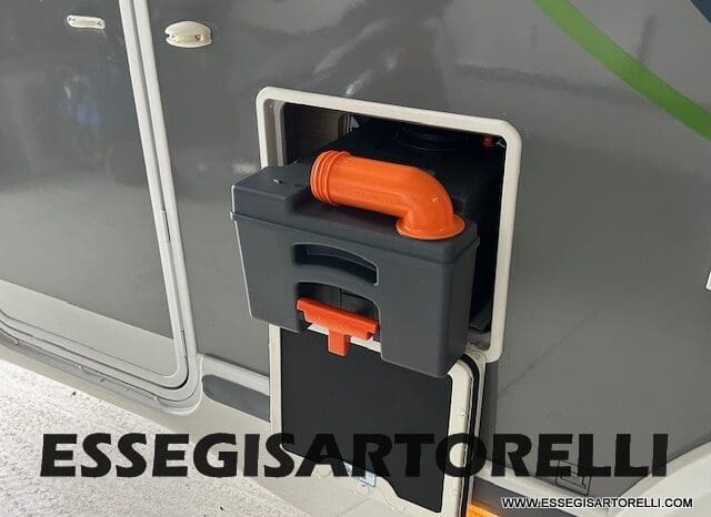 CHAUSSON NEW TITANIUM LINE 640 AUTOMATICO 165 CV 2026 BASCULANTE FULL 639 CM pieno