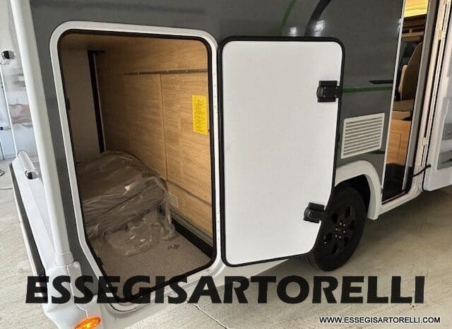 CHAUSSON NEW TITANIUM LINE 640 AUTOMATICO 165 CV 2026 BASCULANTE FULL 639 CM pieno