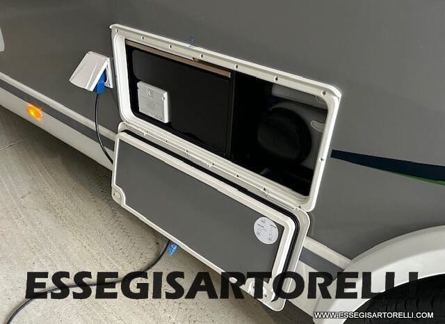 CHAUSSON NEW TITANIUM LINE 640 AUTOMATICO 165 CV 2026 BASCULANTE FULL 639 CM pieno